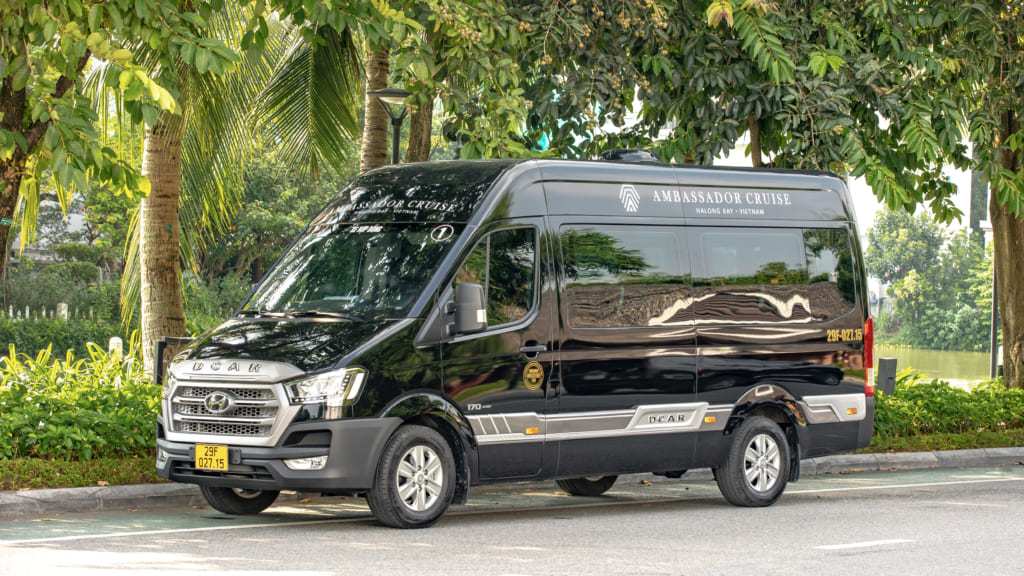 Halong Bay luxury shuttle bus