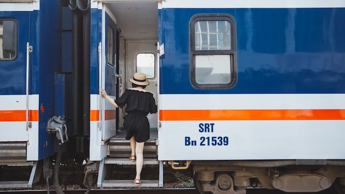 Travel from Hanoi to Halong by train