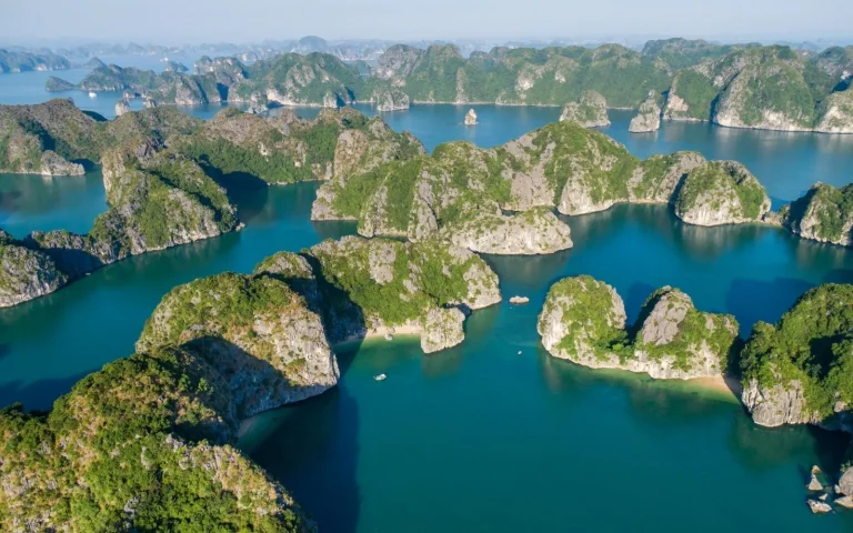 Halong Bay Vietnam – The Ultimate Travel Guide 2024