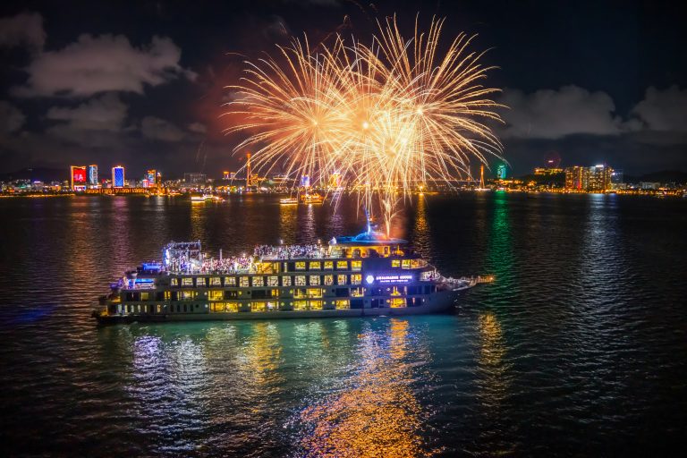 Entertainment Program on Ambassador Dinner Cruise – Halong Bay
