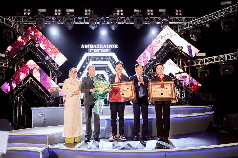 Ambassador Cruise Recognize Two National Records