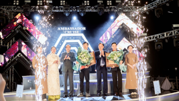 Halong Bay - Ambassador Cruise Recognize Two National Records